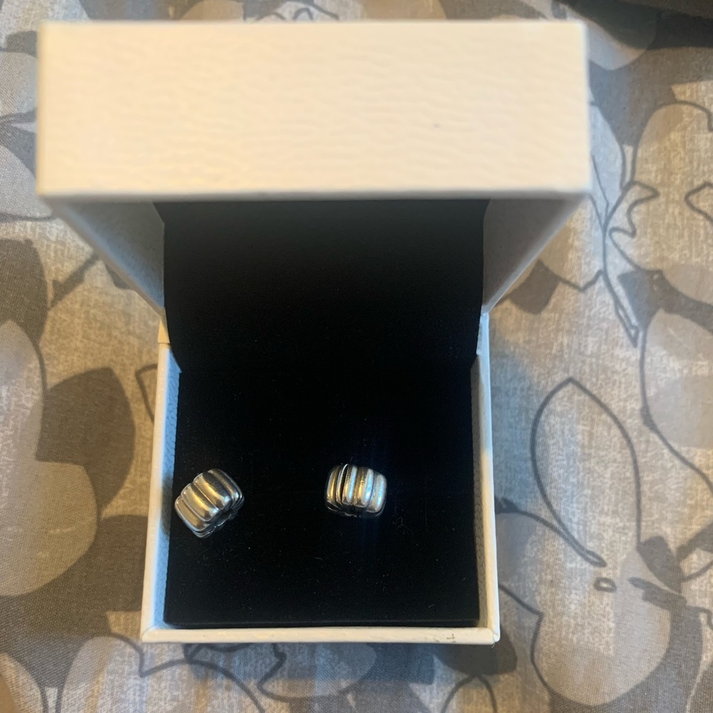 Pandora Clips